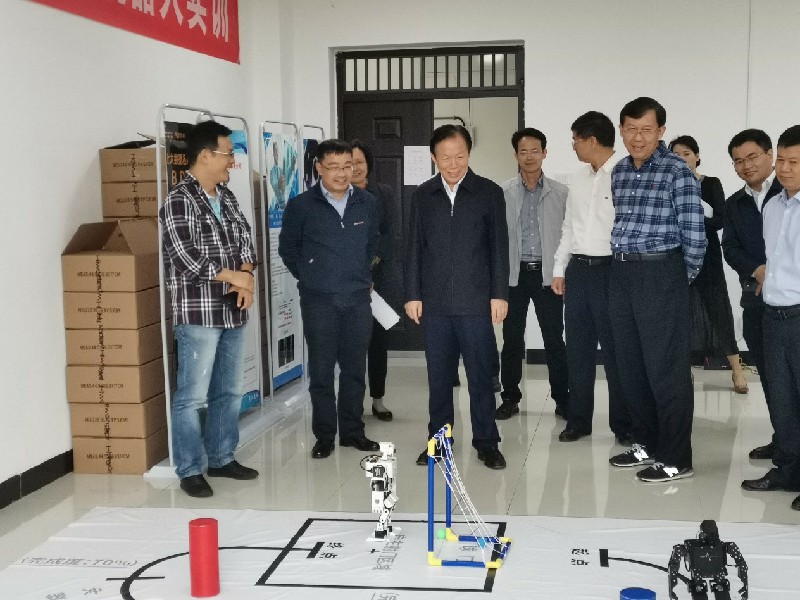 自治區黨委常委統戰部部長徐紹川到桂林電子科技大學花江慧谷四創中心參觀指導工作
